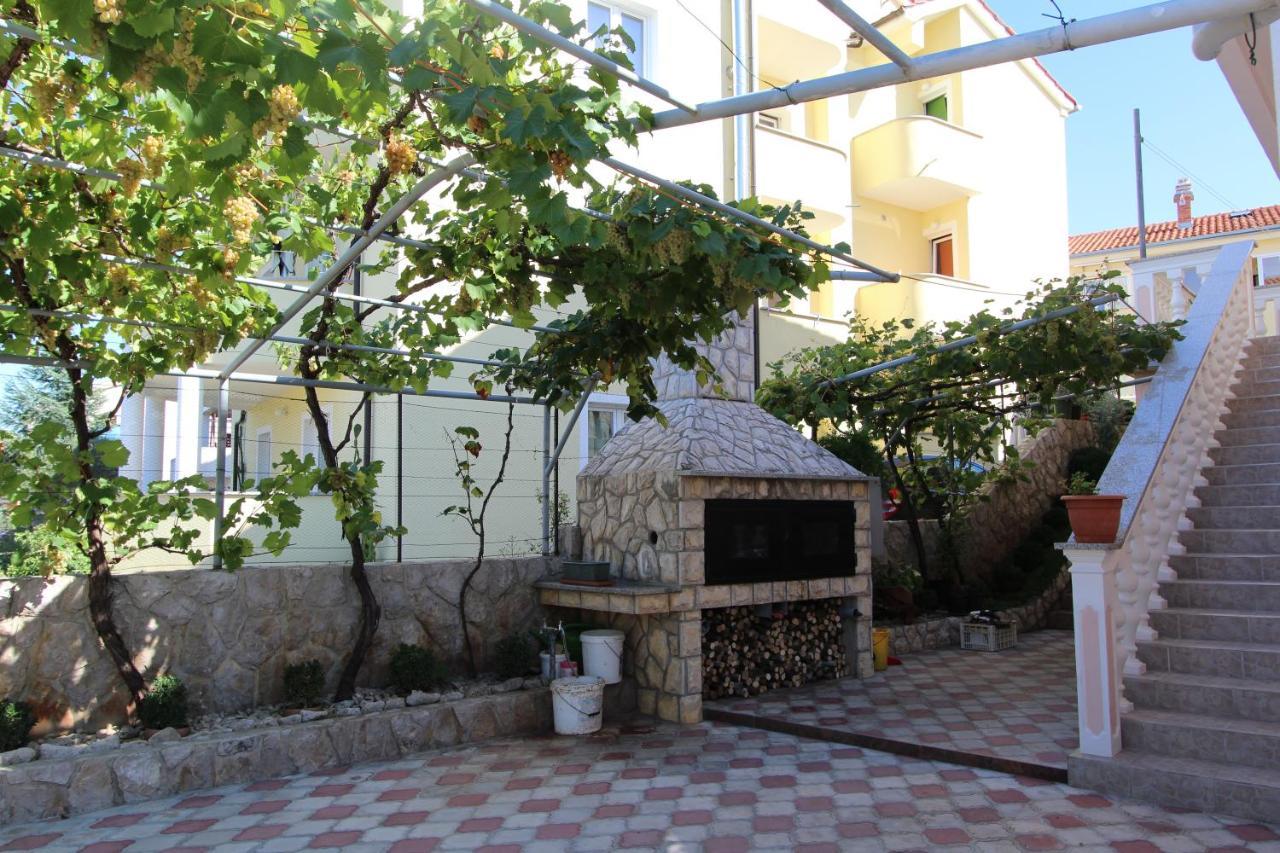 Apartments Ravlic Malinska Exterior foto